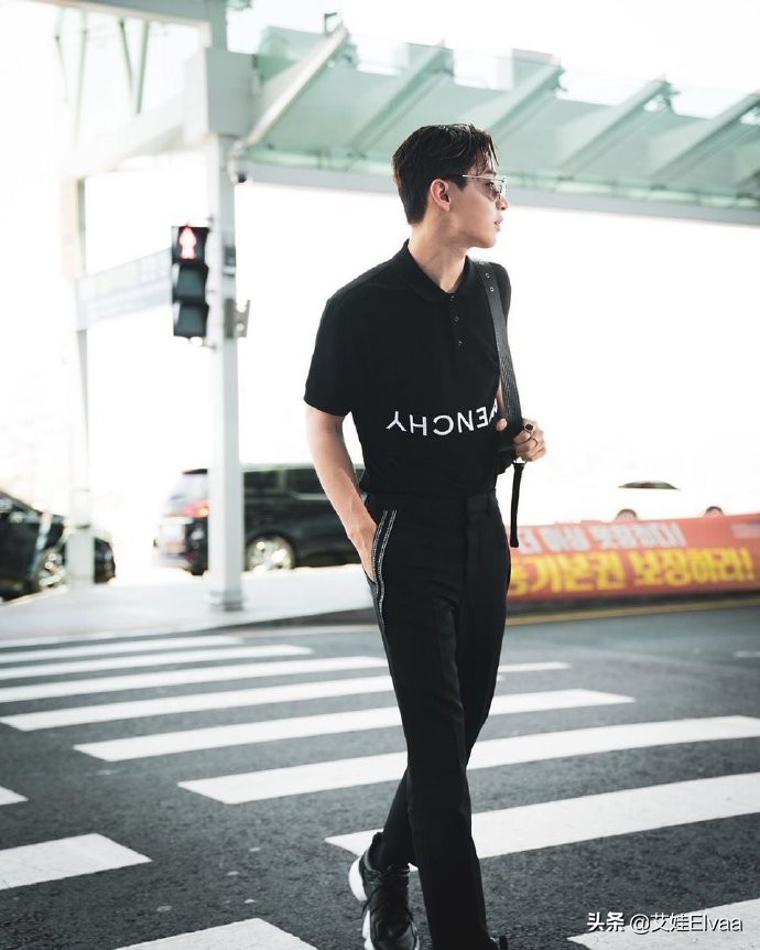 刘宪华格子裤,刘宪华穿搭小领巾