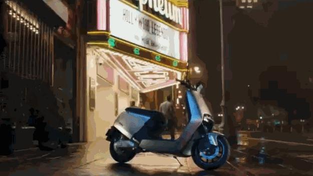 谢霆锋、谭维维、朴树、韩寒，这年头，明星也有骑电动车的情怀