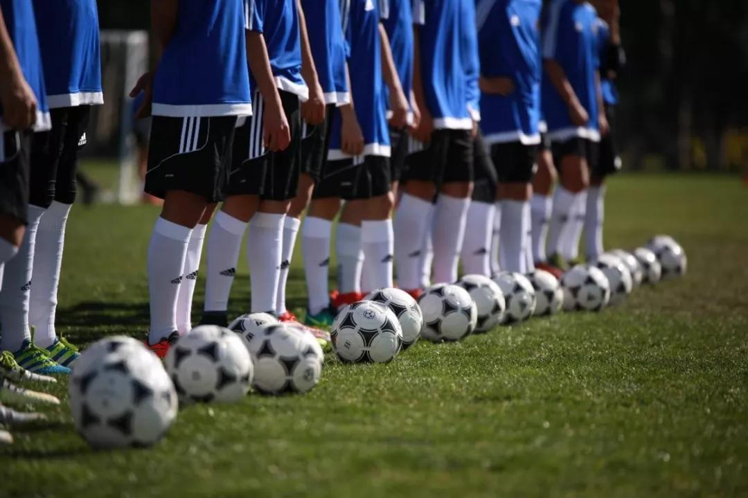 校园足球迈进2.0时代去向何方,校园足球重在基础而非竞技