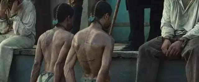 黑奴的海上悲惨生活：食物连猪食都不如，不愿吃就敲开嘴往里灌