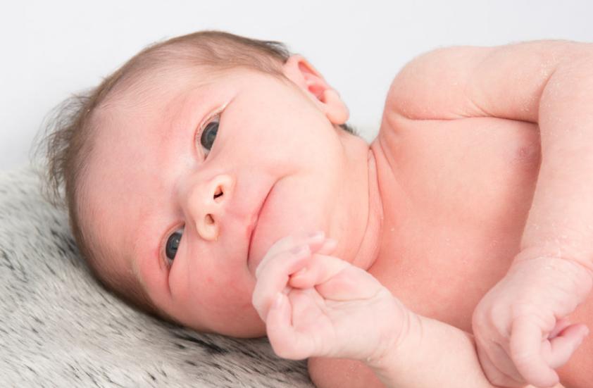 谨慎宝宝越长越丑6件事从小杜绝,刚出生的丑娃不要扔了