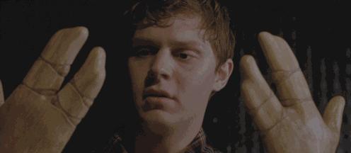 家暴谋杀却逍遥法外，先天畸形反而助长“龙虾男孩”的邪恶