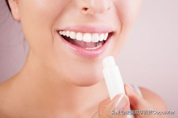 李佳琦涂唇釉的正确方法,教大家一个唇釉小技巧