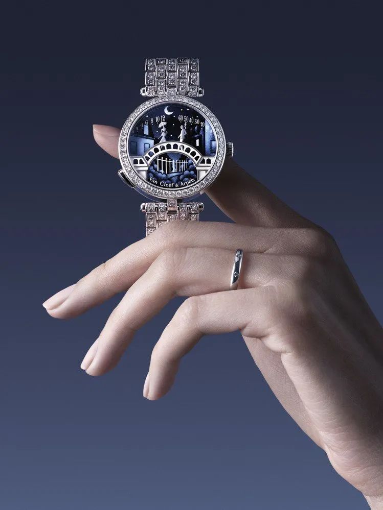 RR·TRENDS|赏浪漫诗词，看腕颈星光