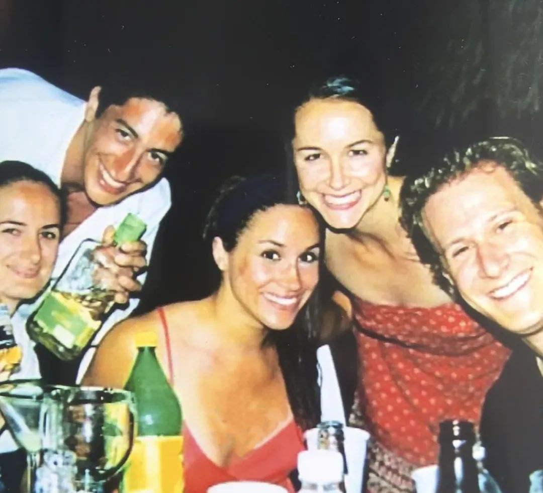 梅根只爱自己超自私！拿前夫当跳板跃入上流社会，哈里拿捏得住？