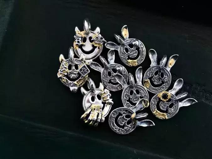 盘点让男生看了爱不释手的东西,男士戴的银饰品高级感