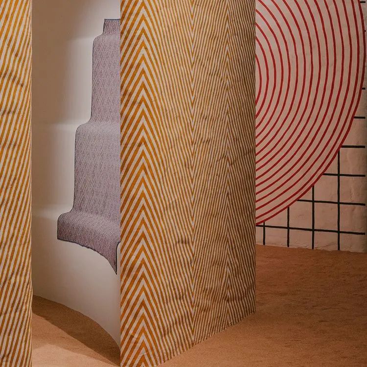 坐Hermès沙发，打GUCCI扑克…米兰设计周上还有什么好东西？