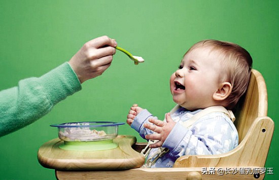 四个多月加辅食,四个月宝宝可以加辅食吗