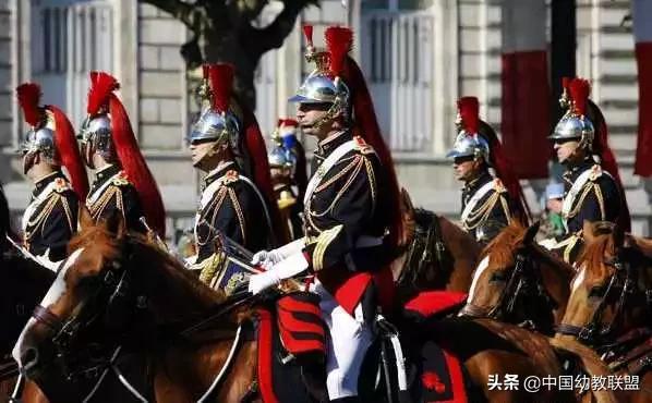 国庆节的来历和习俗简单一点,国庆节的由来和国庆节习俗