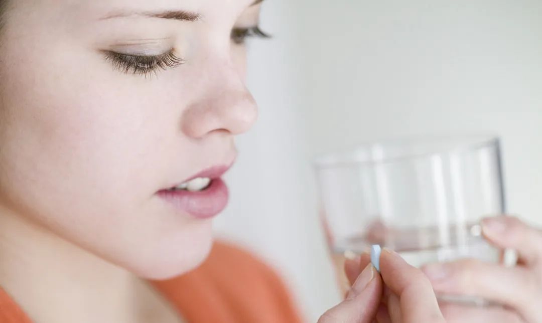 更年期骨质疏松如何预防和治疗？