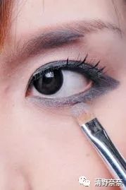 眼妆一步搞定完美眼妆,新手也能学会的眼妆小技巧