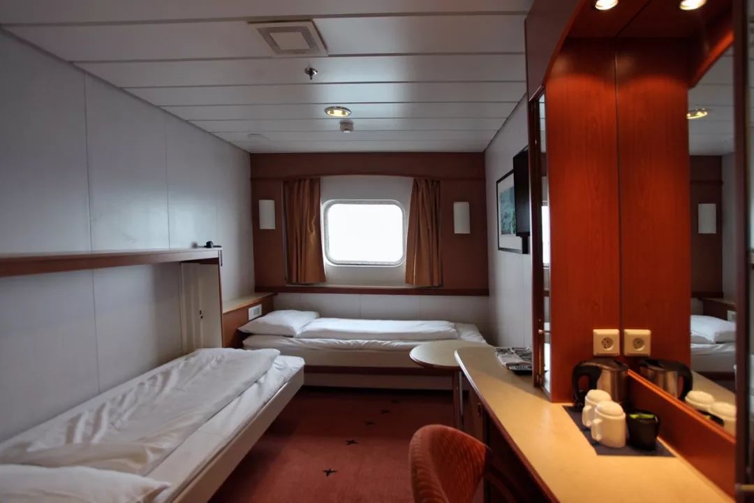 日本防疫钻石公主号邮轮,日本钻石公主号邮轮海上漂多久