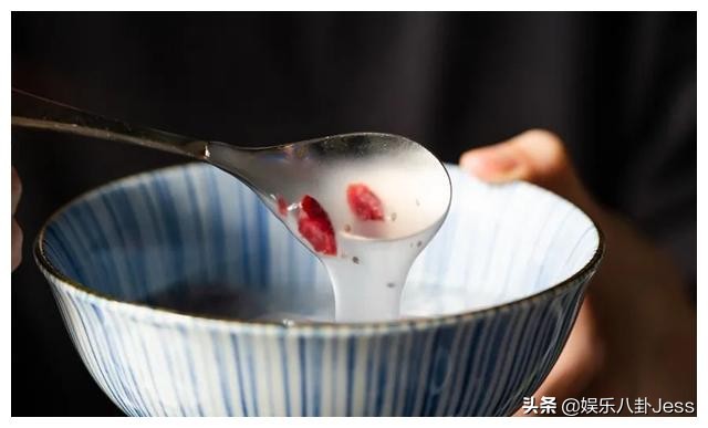 在李佳琦直播间买零食，是个划算的选择吗？