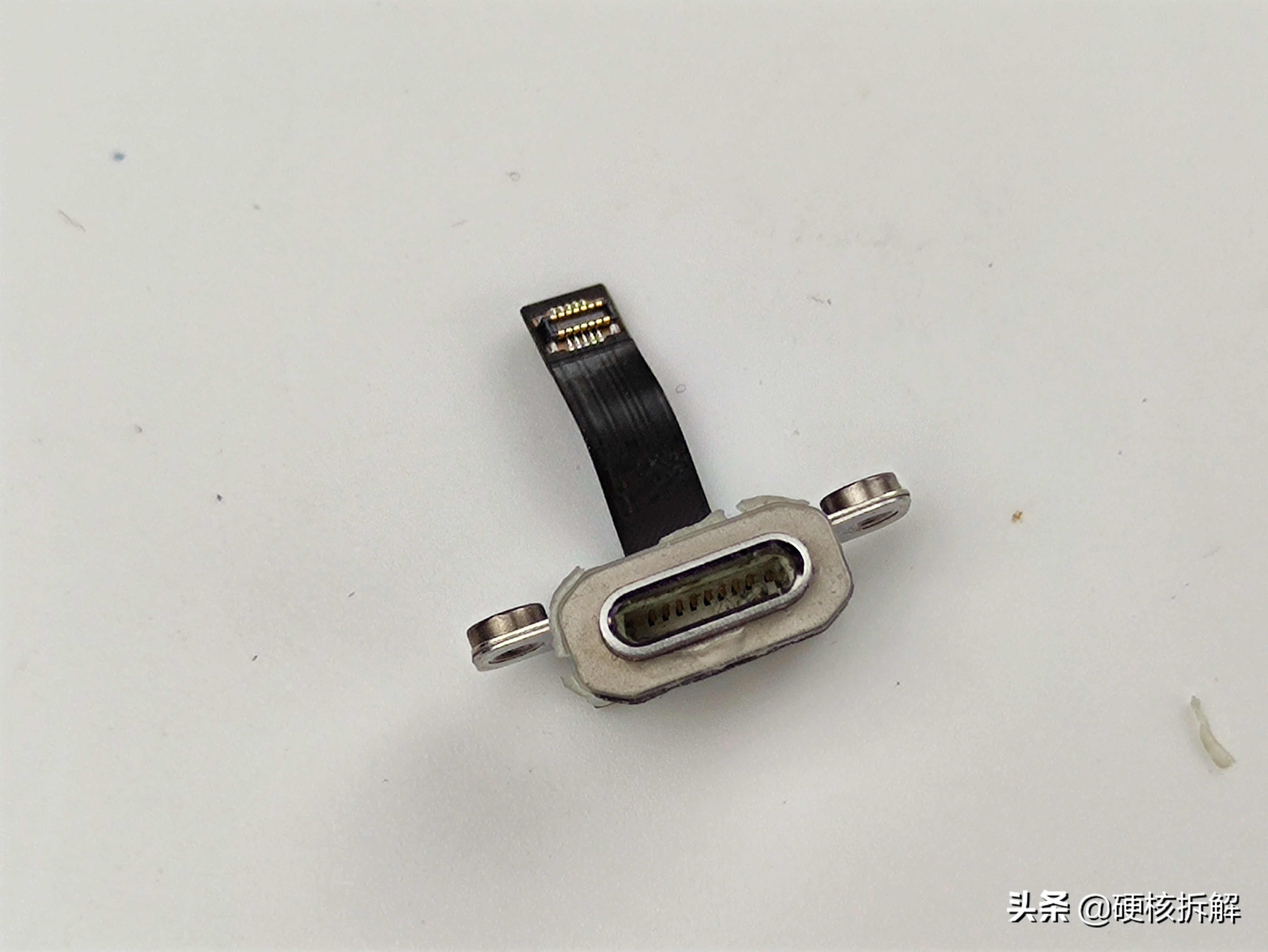 拆解苹果airpods和华强北airpods,拆解airpods耳机喇叭
