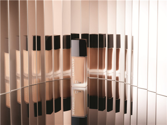 dior锁妆恒久无痕粉底液测评,拍照一秒钟修图两小时