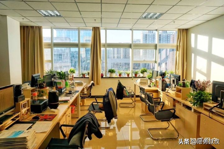 乌鲁木齐市第一职业高级中学,乌鲁木齐市第一中学官网