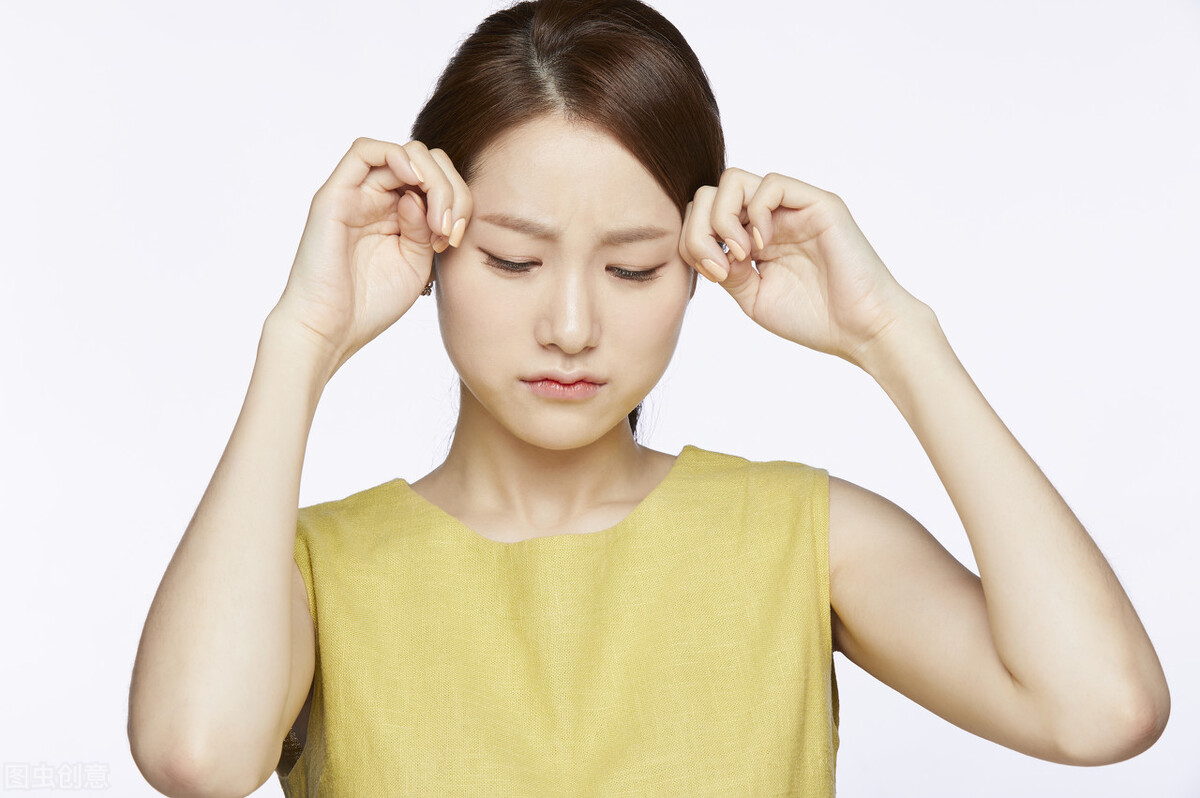 手臂白癜风早期的症状,白癜风该怎么治疗