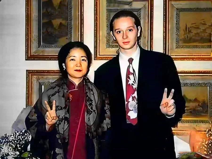 邓丽君是中国乐坛第一人,百年歌坛巨星邓丽君