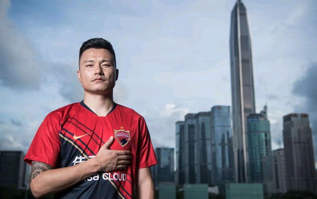 国足近10年来最好的前锋之一，球盲过滤器郜林