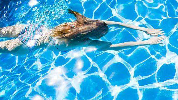 游泳后为什么会全身起皮疹、还发痒？