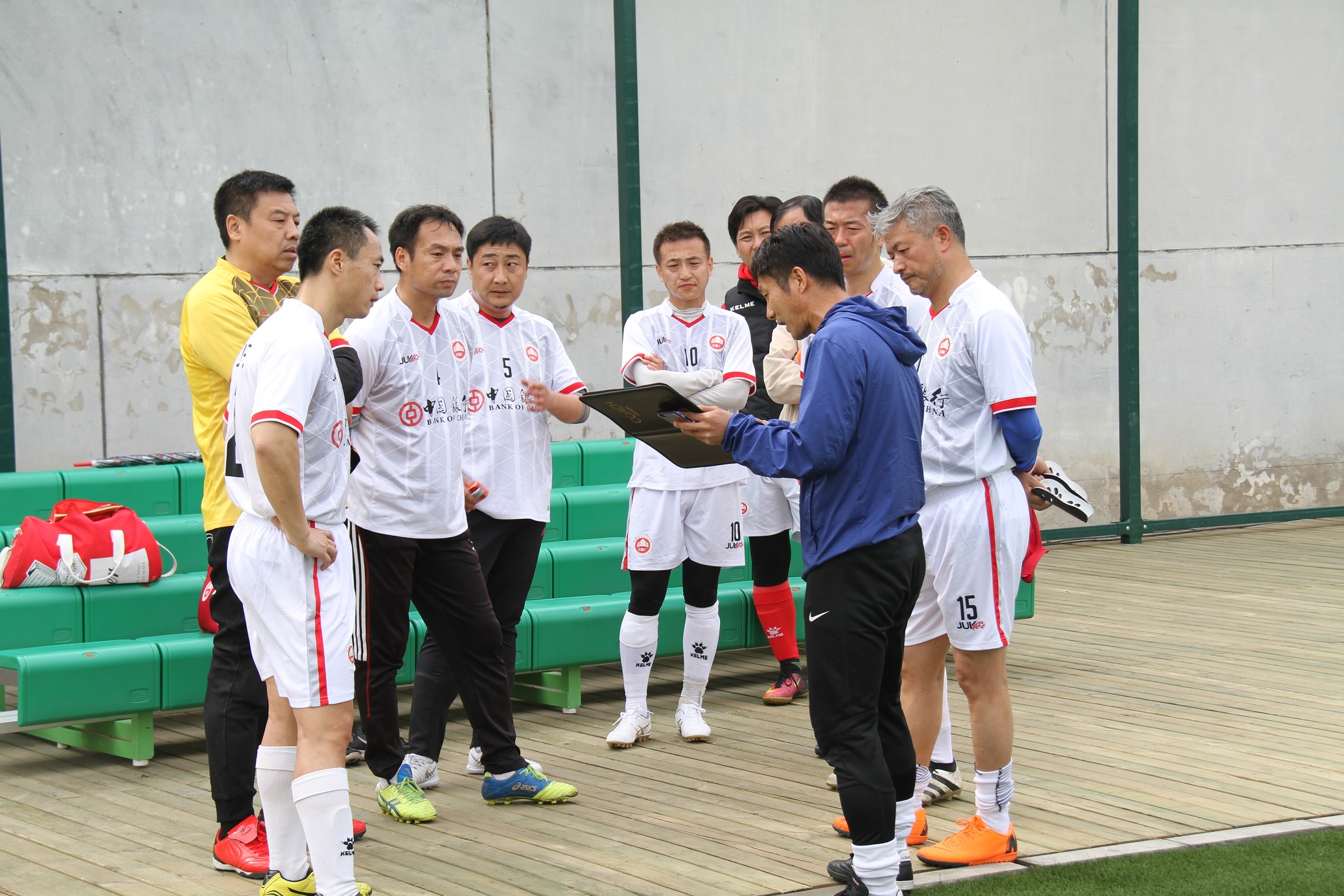 足球必须永不言弃,足球人间好时光