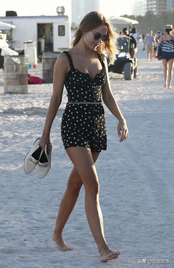 金伯利加纳甜美亮相魅力十足,盘点英超十大足球宝贝