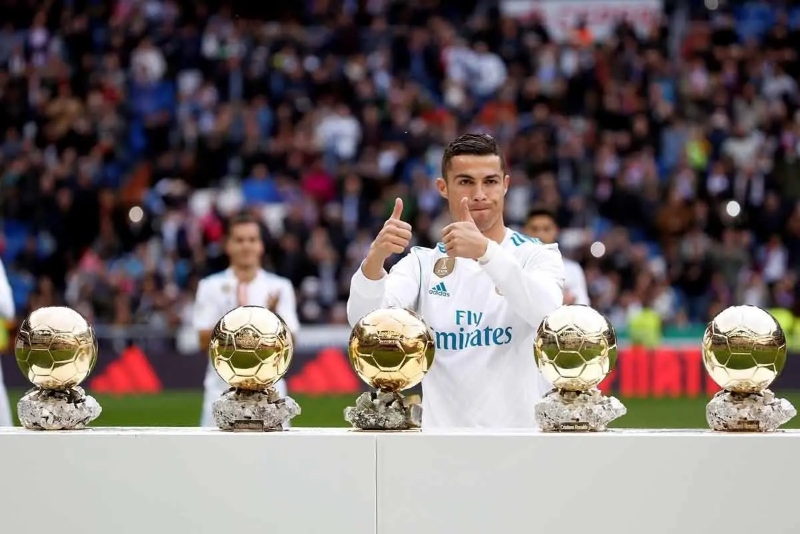 fifa足球世界梅西和vip梅西,fifa20内年度最佳阵容梅西