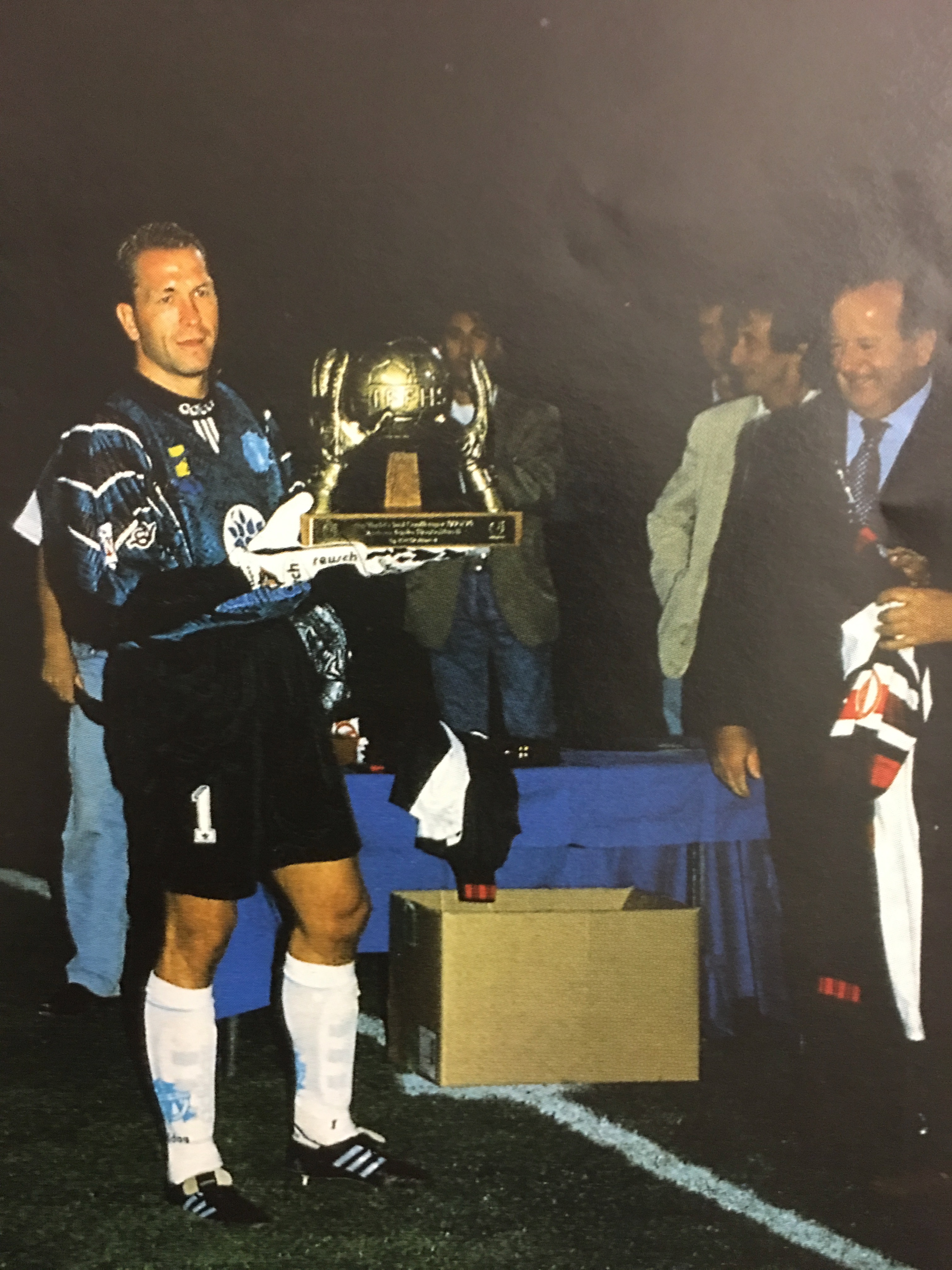 布冯当选iffhs评选的历史最佳门将,iffhs年度最佳门将候选