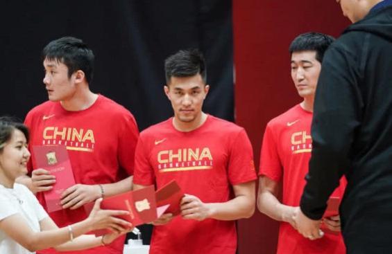 国家队大佬微信都叫啥？小丁和林志颖重名周琦是屌丝哥