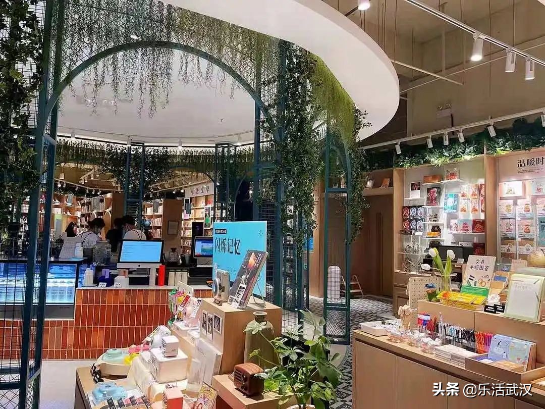 比咖啡馆有底蕴、比图书馆有情趣，集美貌才华于一身的，就在这