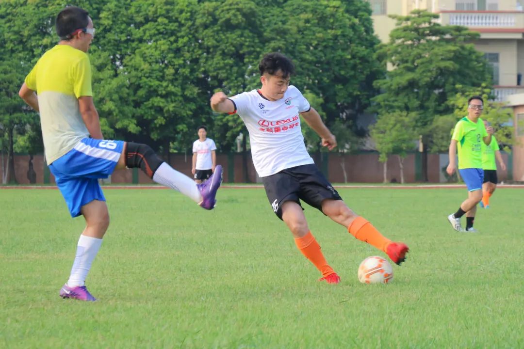 当足球之乡球队与广州高校校友冠军“激情相遇”，你更支持谁？