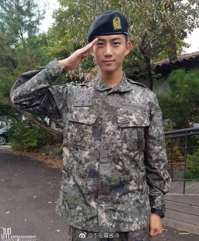 动手术也要服兵役，掰手腕把手掰断，玉泽演到底是个啥样的男神?