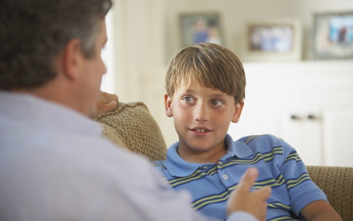 为买辅导书被亲妈掐得全身青紫，孩子哀求：我不买了，别打了