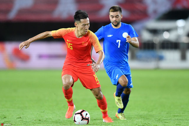 里皮球迷欢呼,里皮带领中国队球迷欢呼