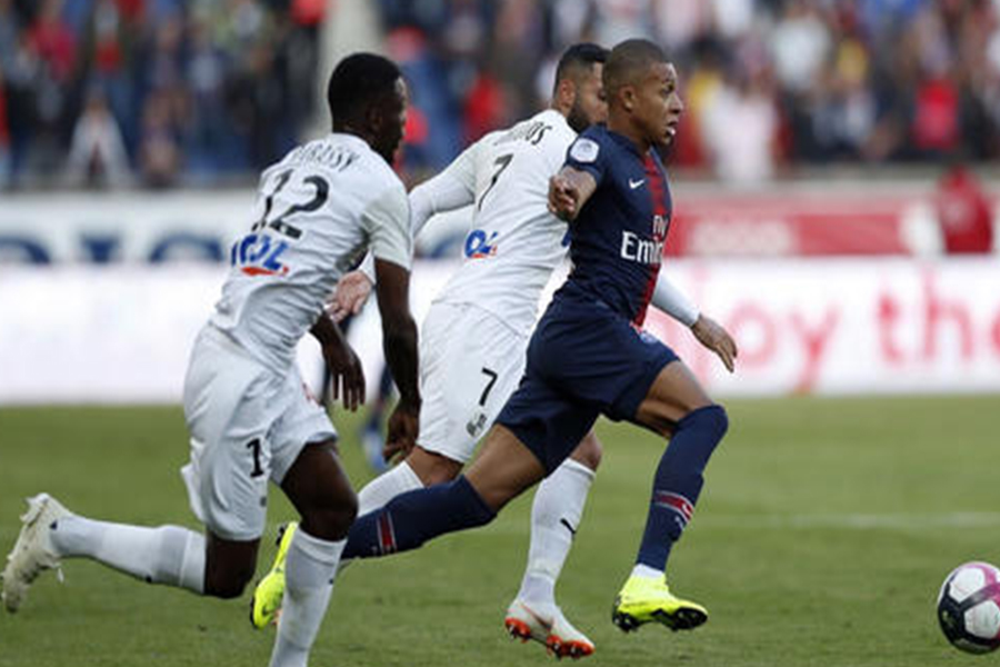 优秀边锋打法思路,边锋常用传球射门技巧