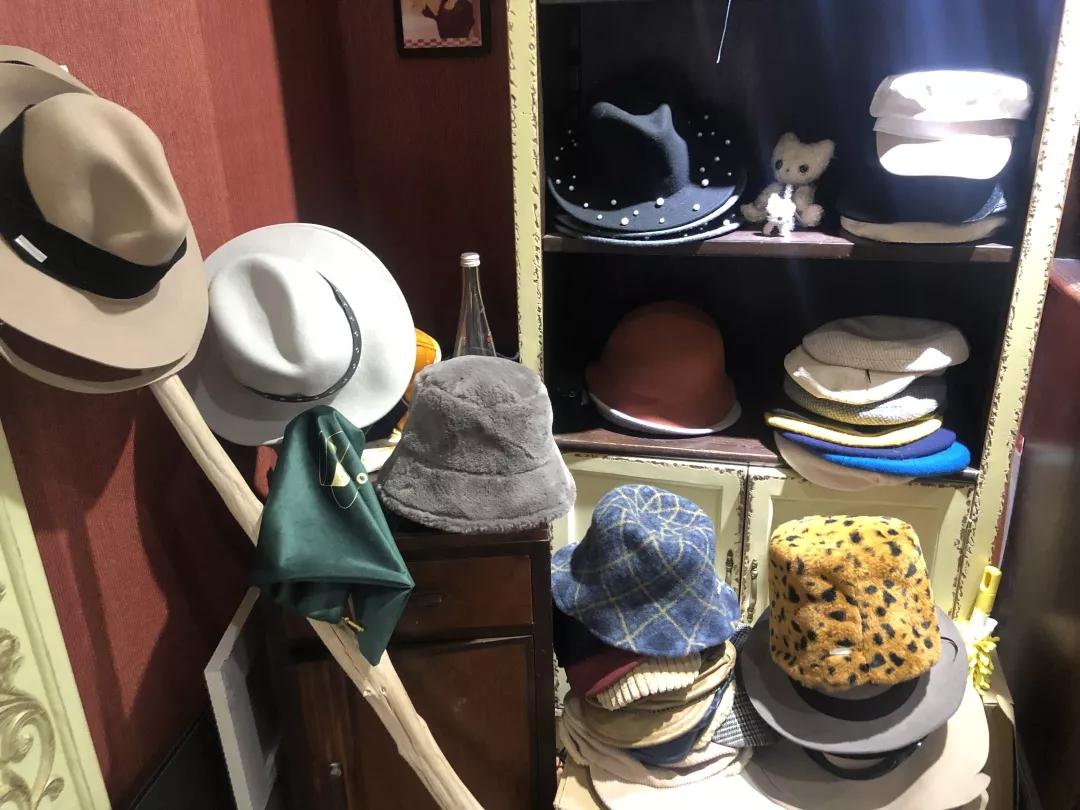 专访|“头大戴不下”怎么办？帽匠设计师Coco跟你聊帽子的学问