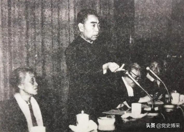 妇科医学泰斗、基督教徒林巧稚想要加入*产党共**，周恩来劝说：你留在*党**外，能起到*党**内起不到的作用