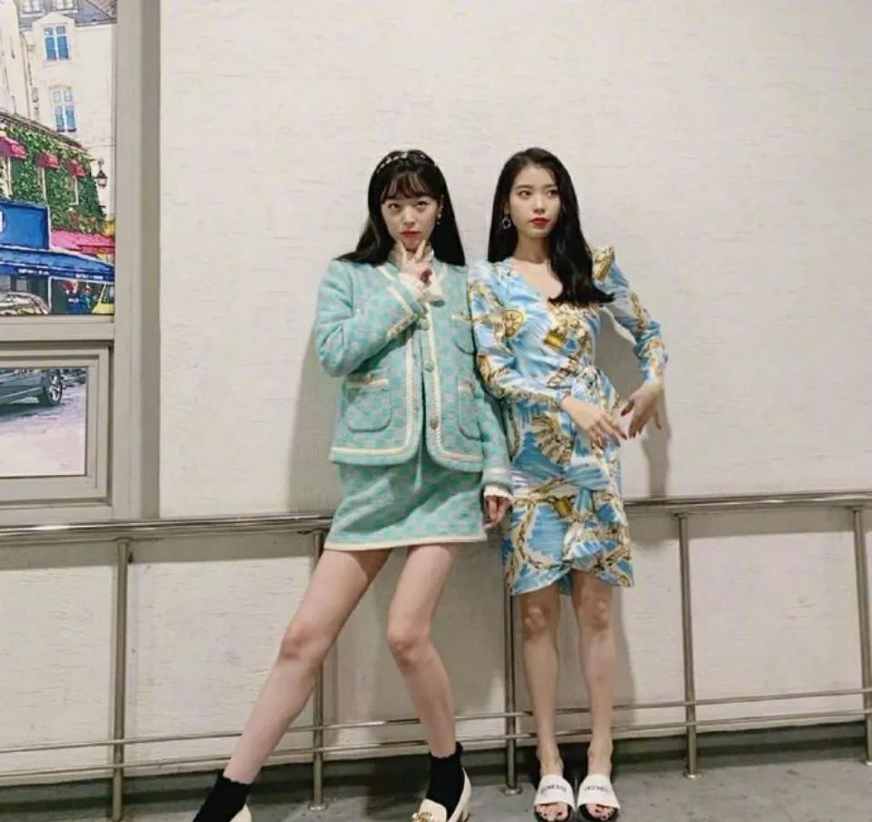 iu吊唁雪莉的图片,iu得知雪莉去世崩溃大哭