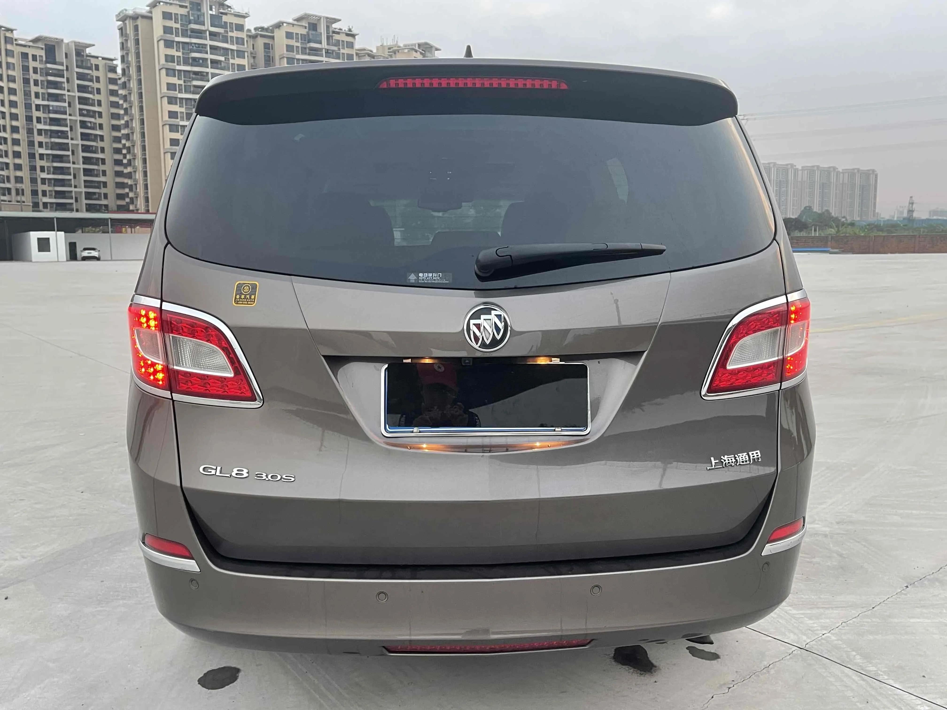 别克gl82014款3.0lxt豪华商务旗舰版,2011款经典3.0版别克gl8图片