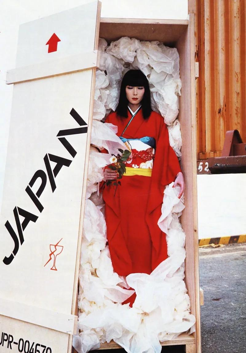 22岁出道28岁成YSL宠儿，意外死13年，她仍是资生堂的第一美人