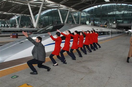 “国药网红”遇上“中国速度”，马应龙号高铁今日发车