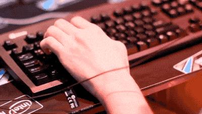 毛不易护士搞笑视频,毛不易改不掉的护士习惯