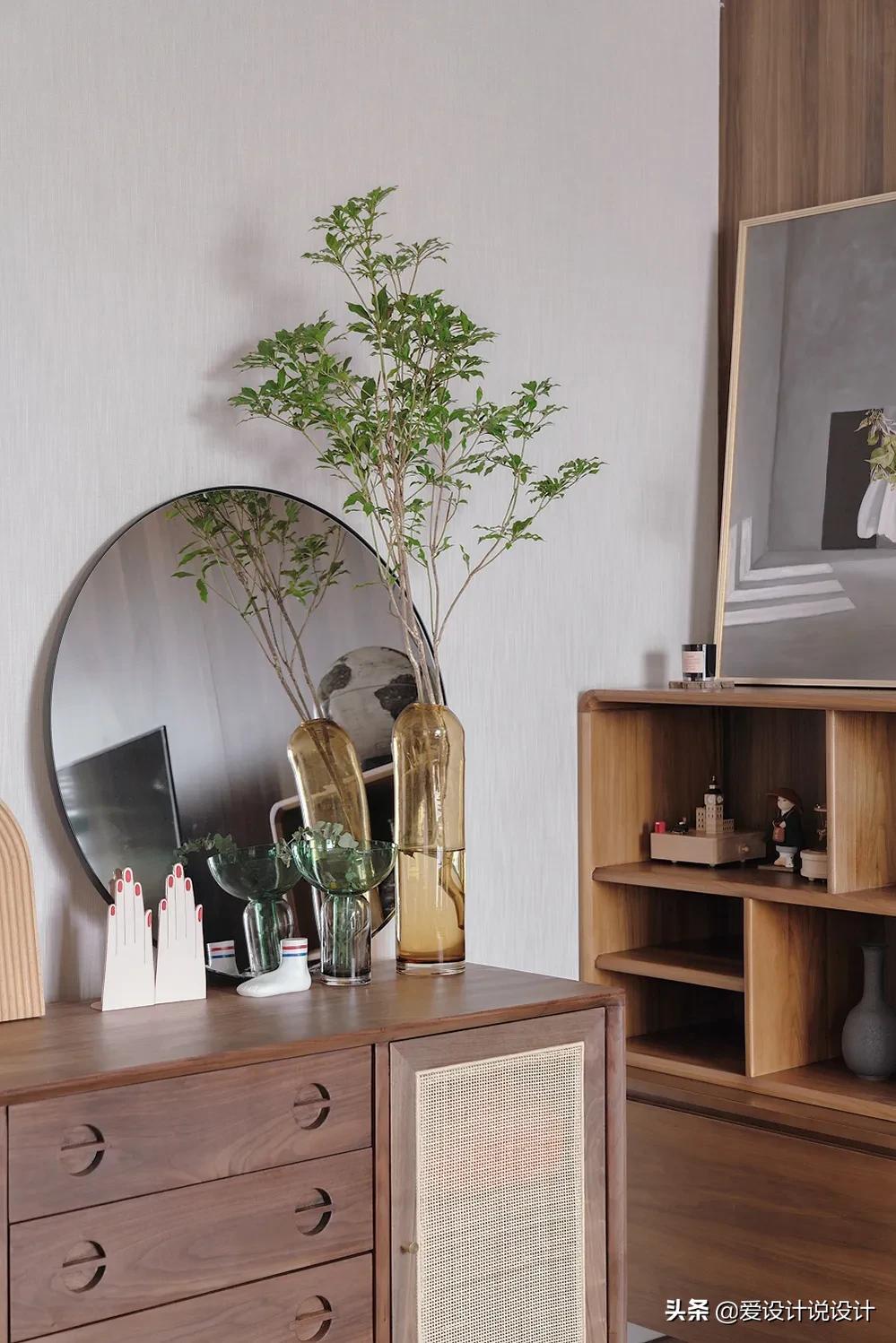 原木是让人清新脱俗的风格,现代简约和原木风混搭