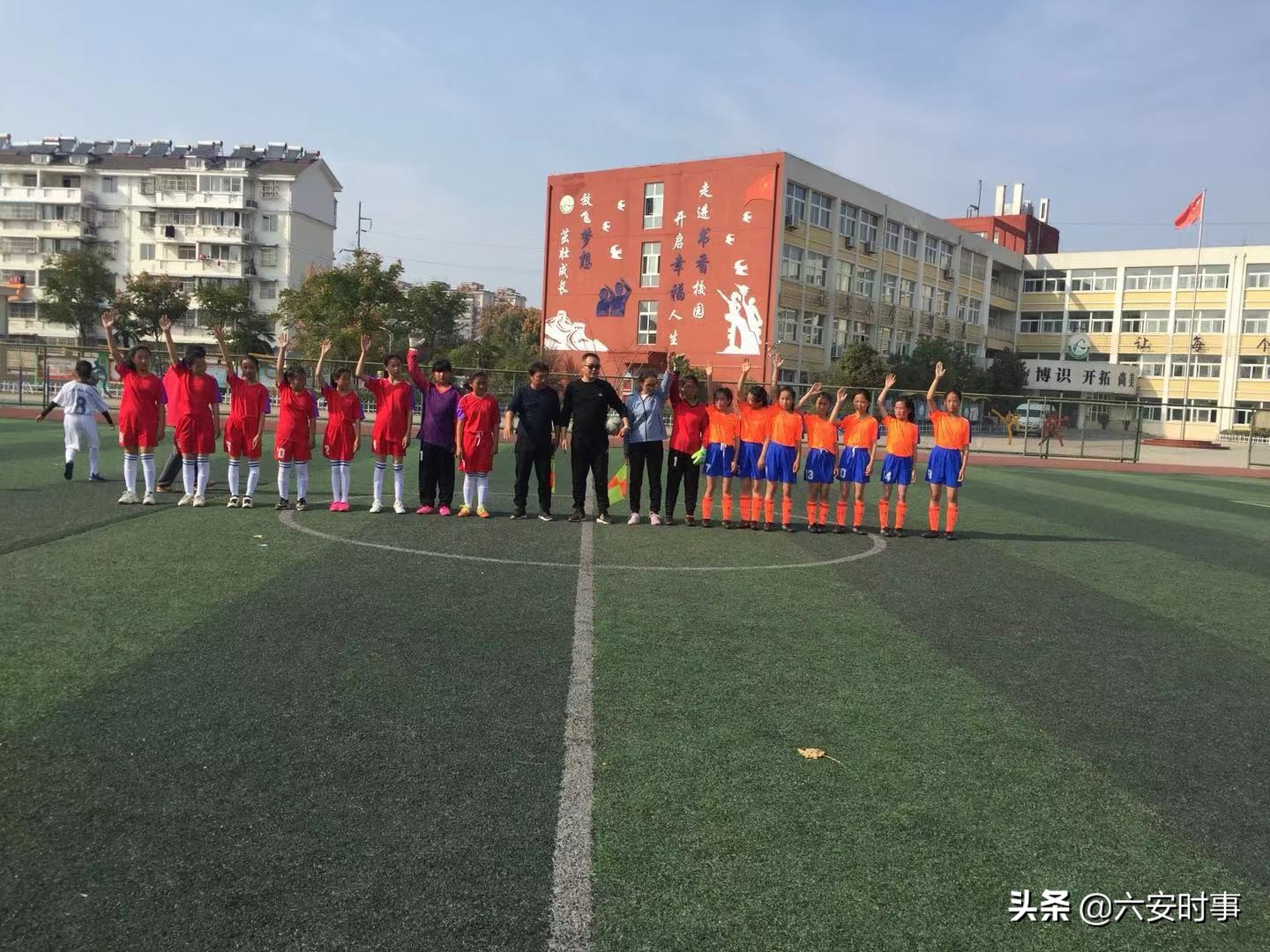 绿茵赛场放飞梦想的绘画,绿茵场上挥洒汗水追逐梦想