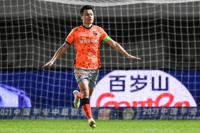 烂尾的大湾区德比！恒大爆冷1-2负于深圳，登顶一轮就被扯下来了