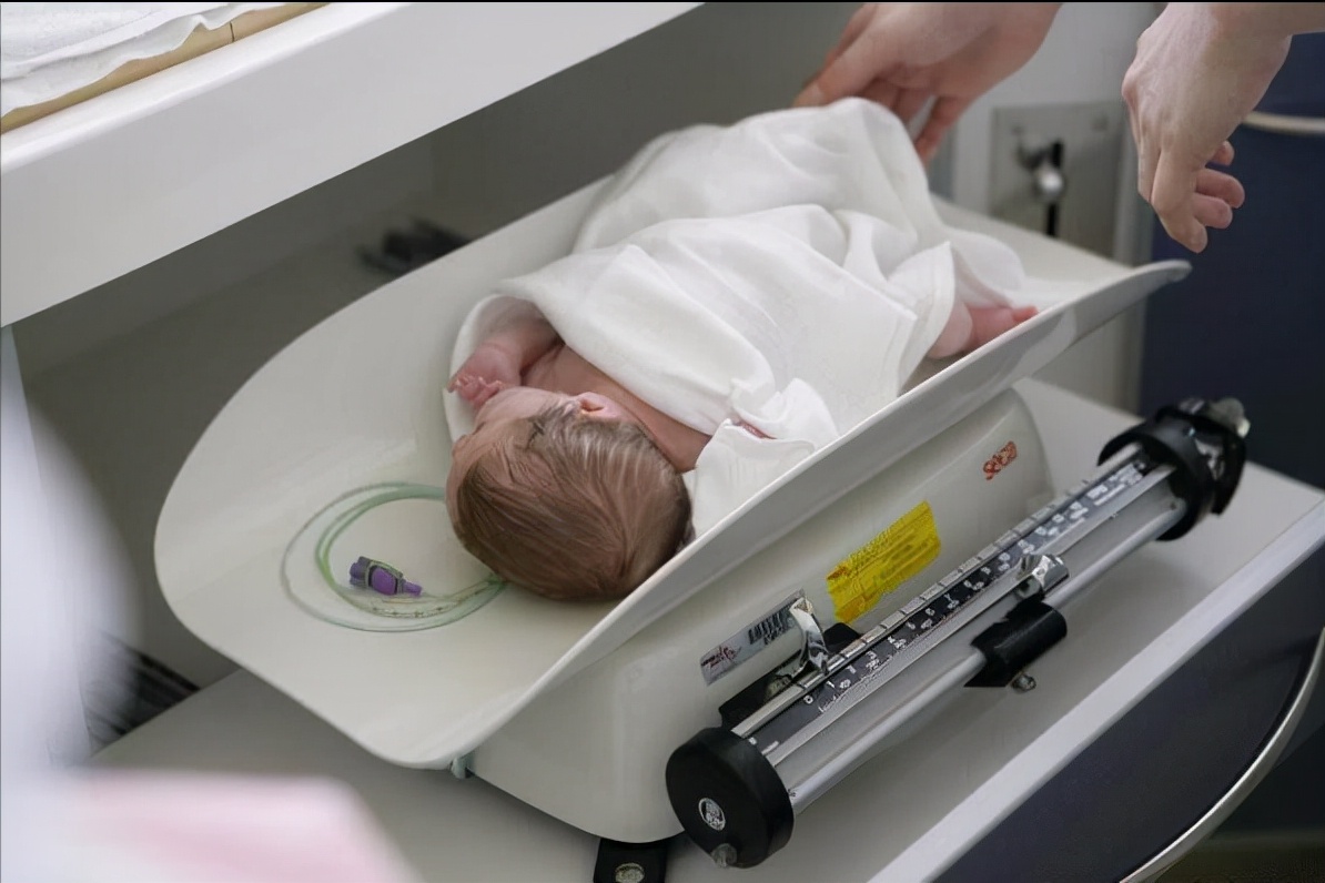 宝宝每个月龄的标准体重,0-12个月婴儿身高体重对照表2021