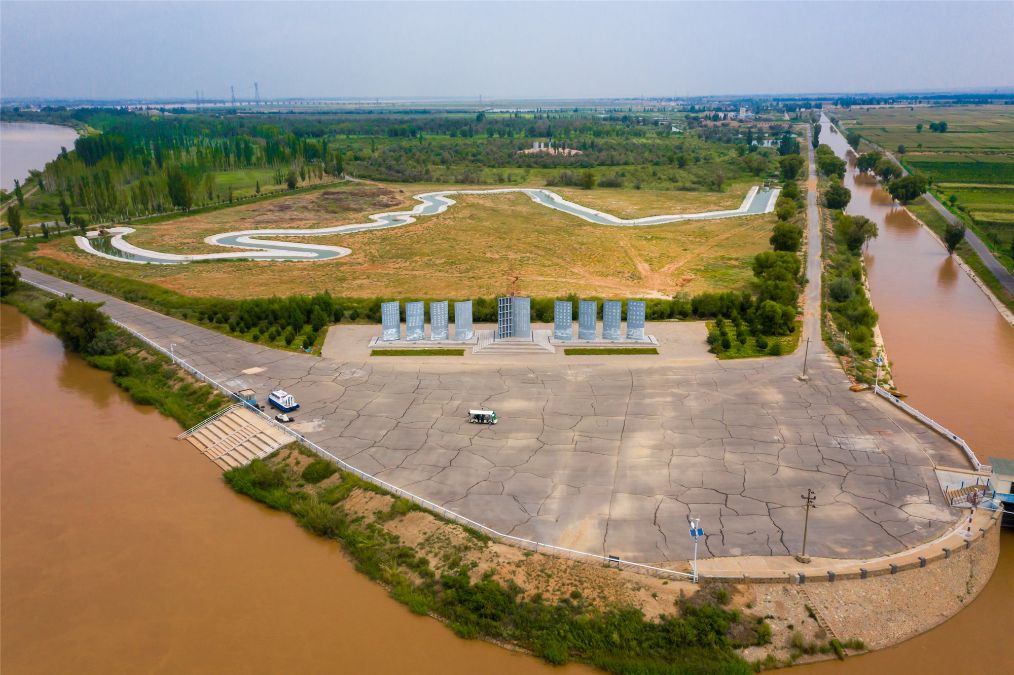 她是滔滔千里黄河的宠儿，阴山之下、河套之上的掌上明珠