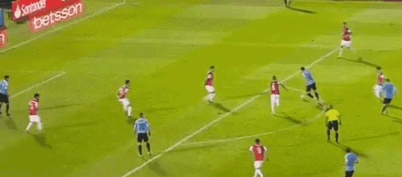 南美世预赛乌拉圭2:1智利，苏亚雷斯点射破门，马克西绝杀对手