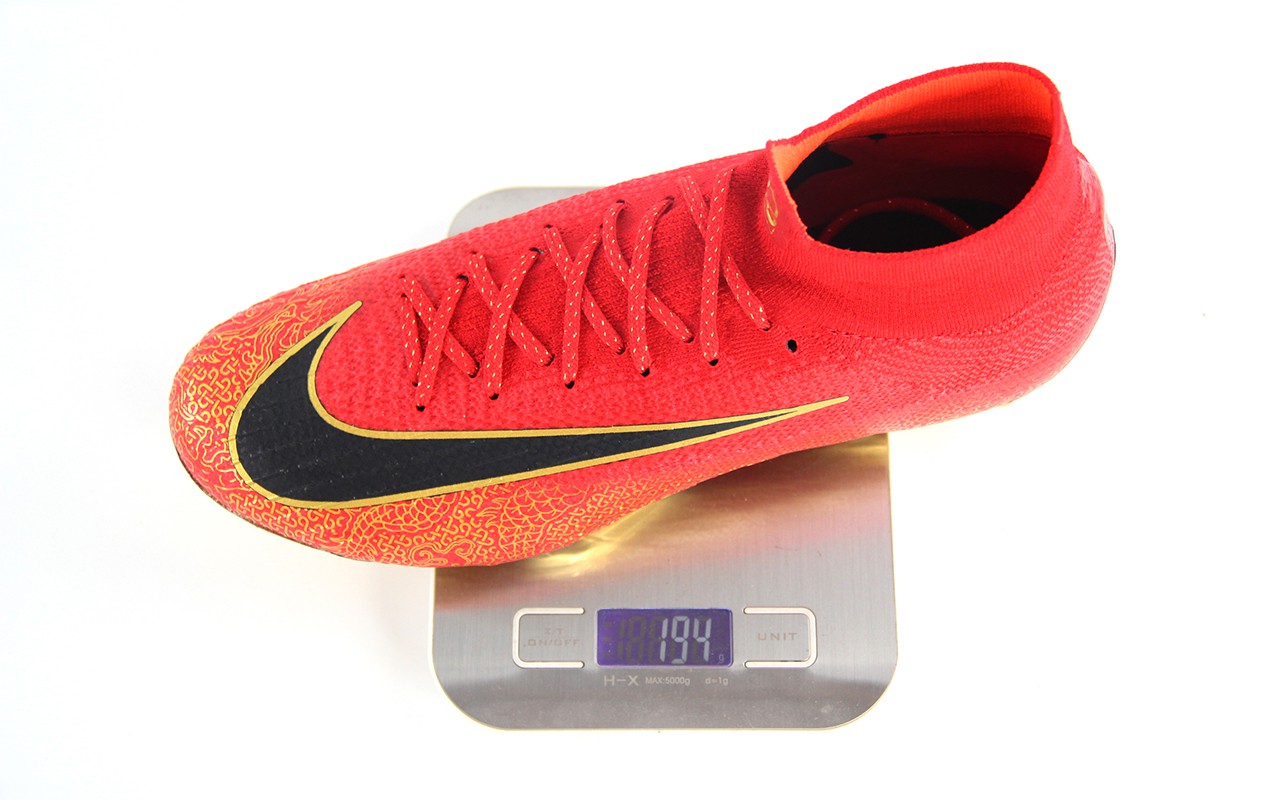 2024年最火的足球鞋,专为中国人脚型设计的足球鞋