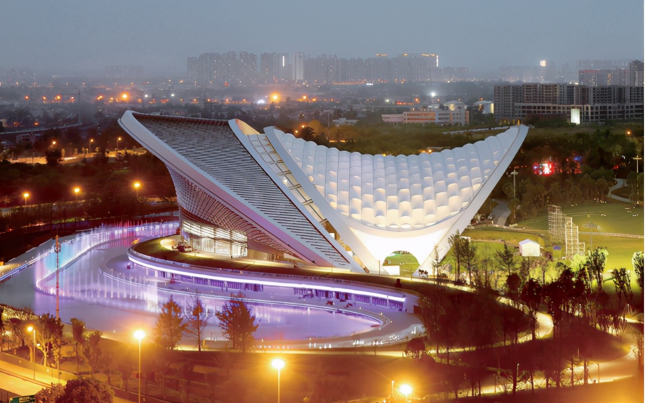 以成都站为核心成都蓉北商圈崛起,理响服饰工厂店